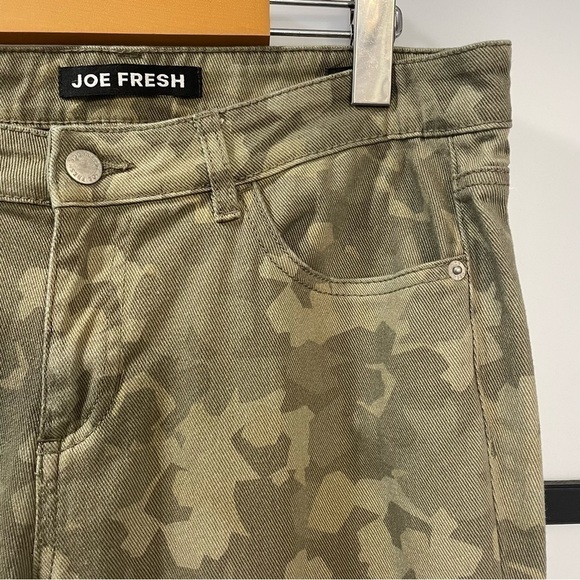 𝅺[29] Joe Fresh Green & Brown Camo Print Ultraslim Denim Jean Women’s - Picture 4 of 9